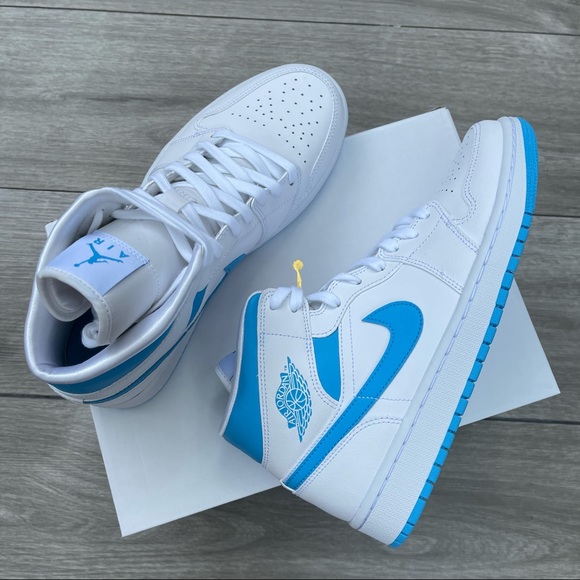 Air Jordan 1 mid UNC women - Picture 7 of 9